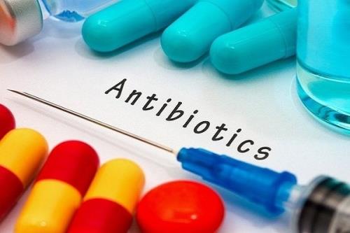 عدم تاثیر خیلی از آنتی بیوتیک ها در مقابل عفونت های شایع کودکی