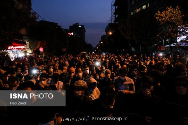 انتقاد از تجمع مقابل بیمارستان محل بستری افراد مشهور